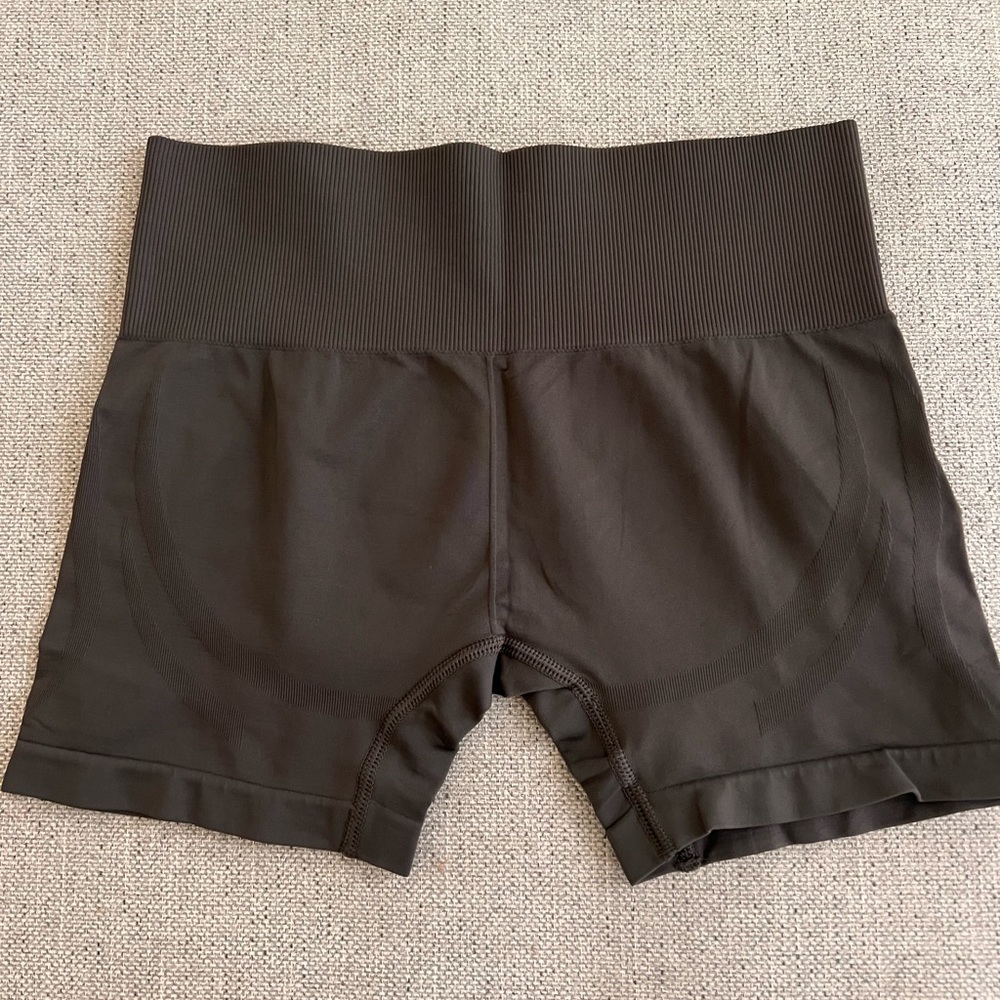 Gymshark Women's Dark Gray Bike Shorts - Picture 2 of 3